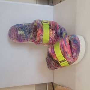 UGG FLUFFITA PIXELATE SLIDE SLIPPERS‎